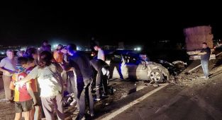 Kahramanmaraş’ta tır ile otomobil çarpıştı: 2'si ağır 8 yaralı
