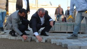 Kahta Belediyesi kilitli parke taşı çalışmalarına başladı