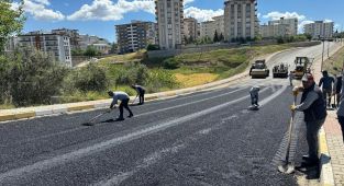 Kahta Belediyesi yol bakım ve onarım çalışmalarını sürdürüyor