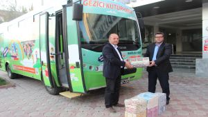 Kahta’da gezici kütüphaneye kitap desteği
