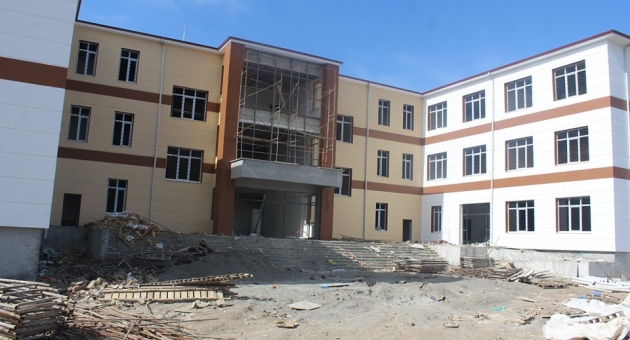 Kahta’da Okul İnşaatları Aralıksız Devam Ediyor