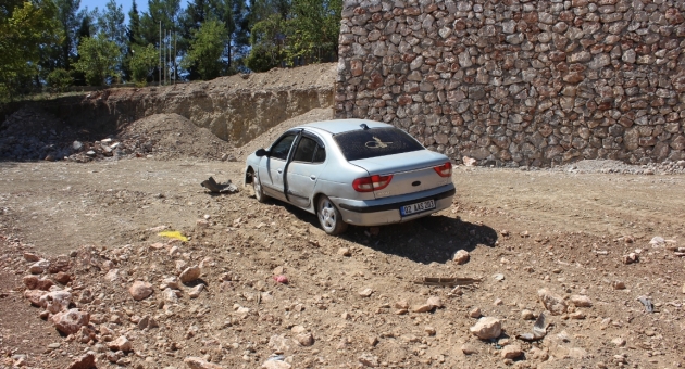 Kahta'da Otomobil Şarampole Devrildi: 3 Yaralı