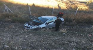 Kahta’da otomobil şarampole devrildi: 4 yaralı