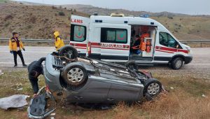 Kahta'da otomobil şarampole devrildi: 4 yaralı - Videolu Haber