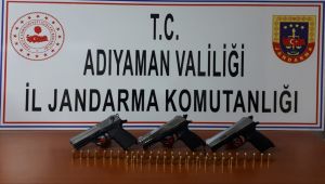 Kahta'da ruhsatsız tabancaya 3 gözaltı