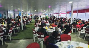 Kahta’daki yetimler iftarda buluştu