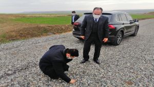 Kahta Kaymakamı Koç, köy grup yollarını denetledi