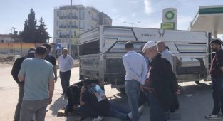 Kamyonetle çarpışan motor sürücüsü hayatını kaybetti - Videolu Haber
