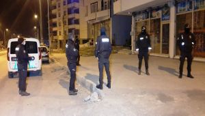 Kapıyı zorlayan hırsızlık şüphelisi fark edilince kaçtı