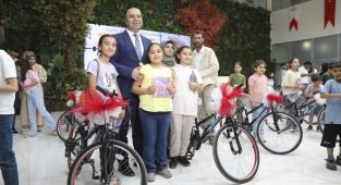 Karaköprü'de en çok kitap okuyan öğrenciler bisikletle ödüllendirildi - Videolu Haber