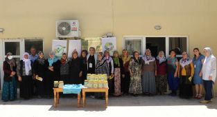 Karaköprü kırsalında kadınlara geri dönüşüm anlatılıyor - Videolu Haber