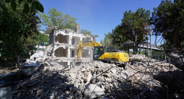 Karayolları Lojmanlarında Yıkım Çalışması Devam Ediyor