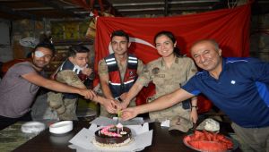 Kavga ihbarına gelen jandarma ekiplerine pasta sürprizi