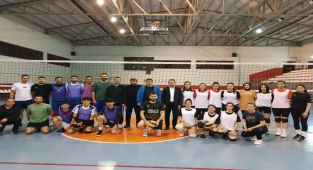 Kaymakam Partal’dan voleybol takımlarına moral ziyareti