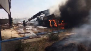 Kaynak esnasında yanan iş makinesi küle döndü - Videolu Haber