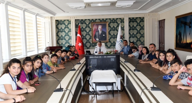 Kayserili Öğrencilerden Vali Aykut Pekmez’e Ziyaret