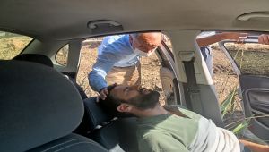 Kazada yaralanan sürücüye ilk müdahaleyi belediye başkanı yaptı - Videolu Haber