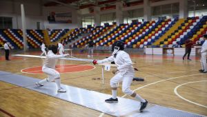 Kılıcına Güvenen Madalyasını Aldı