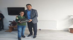 KİMDER’den öğrencilere ayakkabı yardımı