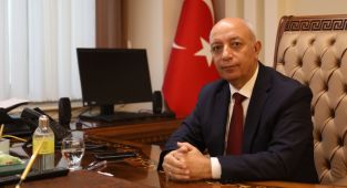 KİÜ Rektörü'nden 23 Nisan mesajı: ‘TBMM'nin açılışının 104. yılını kutluyoruz’