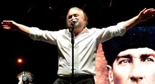 KKTC'de sahnede fenalaşan 'Kuzeyin Oğlu' 58 yaşında yaşamını yitirdi