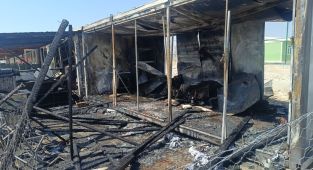Konteyner iş yerinde yangın: İki iş yeri kullanılamaz hale geldi