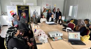 Konteyner kentlerde yaşayan kadınlara kanser eğitimi verildi