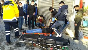 Kontrolden çıkan motosiklet araçlara çarptı: 2 yaralı