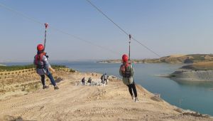 Koruma ve bakım altındaki çocukların zipline ve tekne turu heyecanı