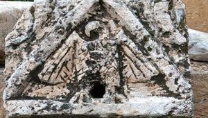 Köy çeşmesinden sökülen kabartma sergileniyor