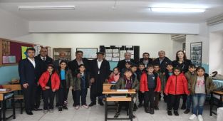 Köy okullarındaki öğrencilerin içini ısıtan yardımseverlik