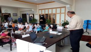 Kuran kursu öğrencileri harçlıklarını afetzedelere bağışladı