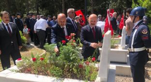 Kurban Bayramı öncesi ilk ziyaret Şehitlere - Videolu Haber