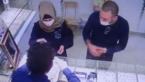 Kuyumcudaki altın hırsızlığı güvenlik kamerasına yansıdı - Videolu Haber