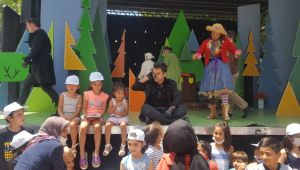 ‘Kuzu Maydanoz’un Maceraları’ oyunu ilgiyle izlendi