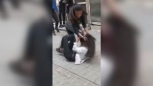 Liseli kızların kavgası kameraya yansıdı - Videolu Haber