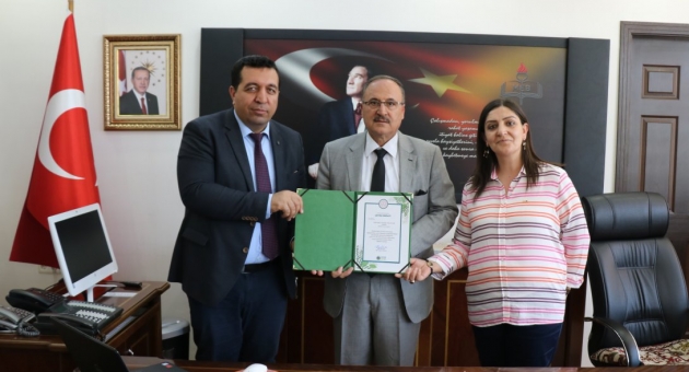 Liselilerden Vali Pekmez ve Milli Eğitim Müdürü Alagöz'e Ziyaret