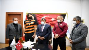 Malatya Büyükşehir Erkek Voleybol Takımı'ndan Başkan Gürkan’a ziyaret