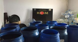 Malatya'da 4 ton 800 litre kaçak içkiye 3 gözaltı - Videolu Haber