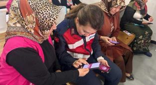 Malatya'da kadınlara KADES uygulaması anlatıldı