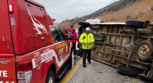 Malatya'da minibüs şarampole devrildi: 5 yaralı