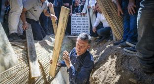 Manisa Büyükşehir Belediye Başkanı Ferdi Zeyrek gözyaşlarıyla uğurlandı