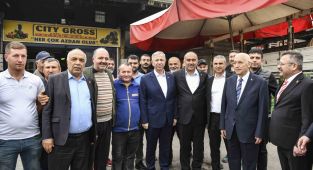 Mansur Yavaş toptancı hali esnafını ziyarette bulundu