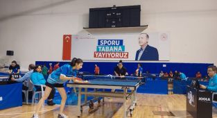 Masa tenisi milli takımına katılıyoruz
