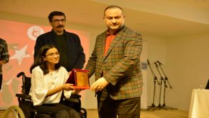 Mehmet Akif Ersoy Şiirlerini En Güzel Okumak İçin Yarıştılar