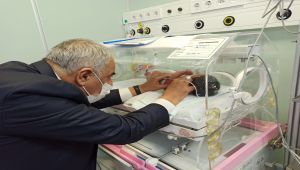 Mezarlıkta bulunan yeni doğan bebekle ilgili 2 kişi adliyeye sevk edildi - Videolu Haber