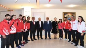 Milli Sporcular Cumhuriyet Resepsiyonuna Katıldı