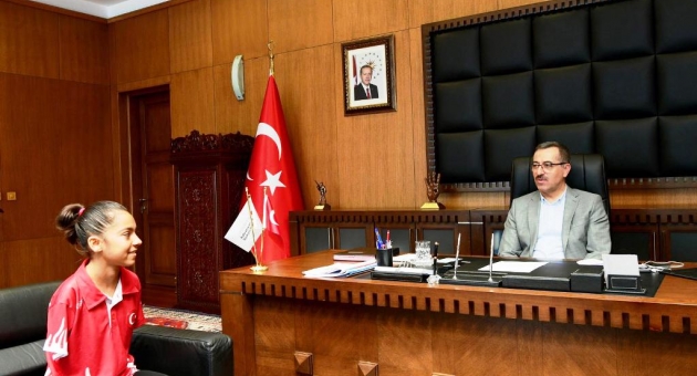 Milli Yüzücü Öztürk’ten Başkan Güngör’e Ziyaret
