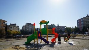 Mimar Sinan Mahallesi parkının oyun grupları monte edildi
