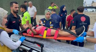 Minibüsle çarpışan motosikletteki 3'ü çocuk, 5 kişi yaralandı - Videolu Haber